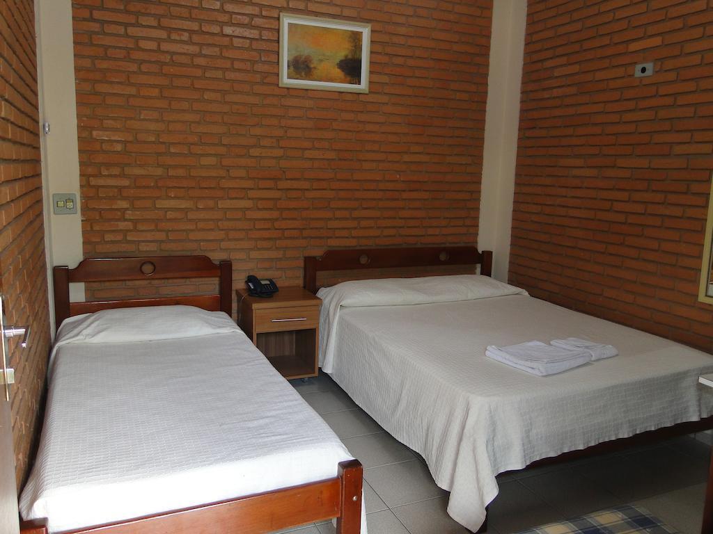 Hotel Pousada Vale do Sol em Pompéia Chambre photo